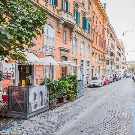 Отель 4 Coronati 2*