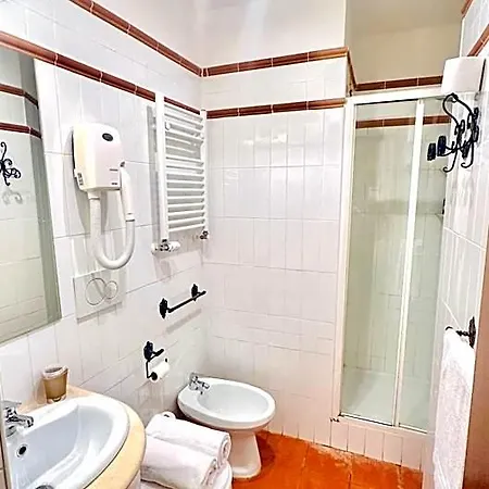 4 Coronati Hotel 2*