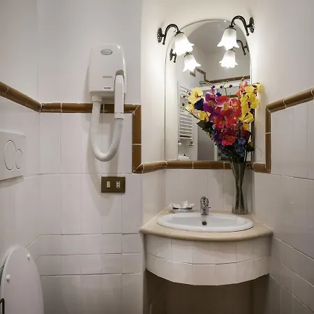 4 Coronati Hotel 2*