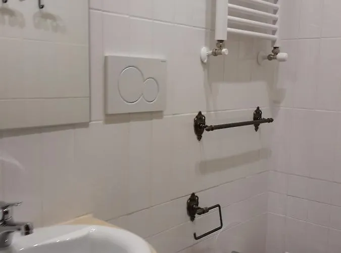 4 Coronati Ξενοδοχείο 2*