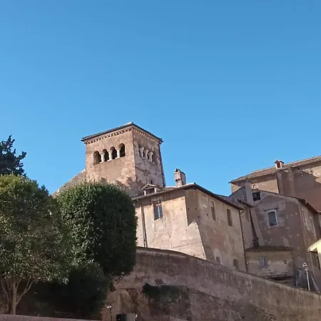 4 Coronati מלון 2*