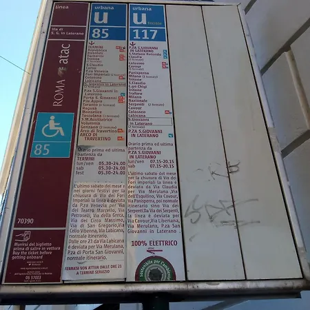 4 Coronati מלון 2*