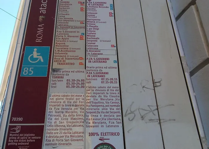 4 Coronati מלון 2*