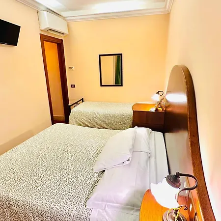 Hotel 4 Coronati 2*