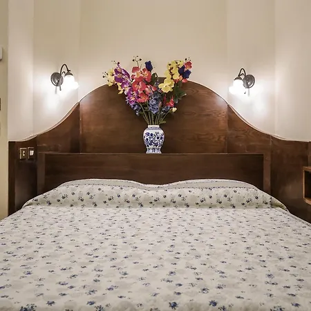 4 Coronati Hotel 2*